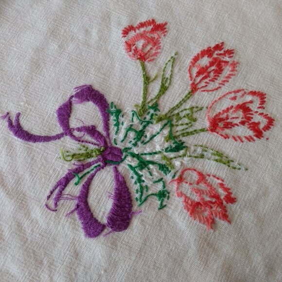 Vintage Embroidered Table Runner Doily Flower Bouquet 14"x30" Rectangular - Picture 8 of 15